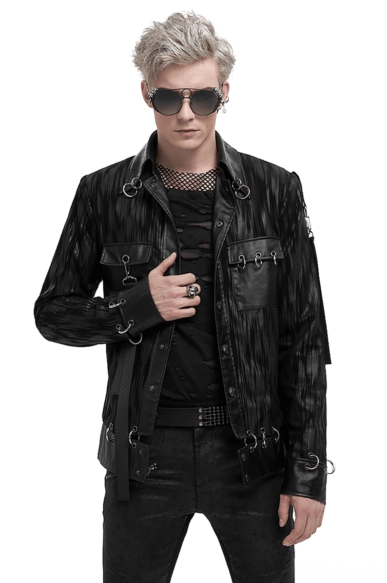 Schwarze Gothic Punk Lederjacke Styling Nahaufnahme auf männlichem Modell mit zerrissener Top und schwarzer Hose – Alternative Mode Ensemble