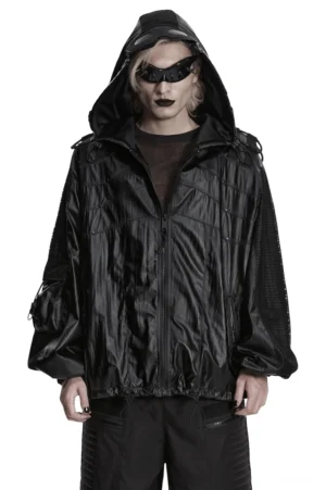 Schwarze Cyberpunk-Tactical-Jacke mit Kapuze und Mesh-Details - Vorderansicht auf Modell mit futuristischen Sonnenbrillen und wasserdichtem Außenstoff