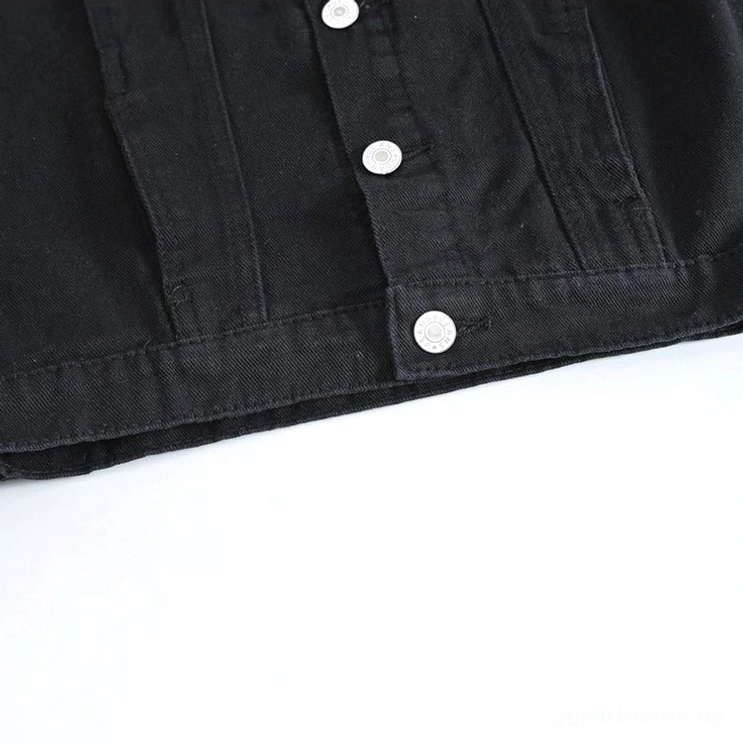 Schwarze Denim Gothic Weste Knopfleiste Nahaufnahme - silberne Metallknöpfe, maßgeschneiderte Plisseegefälte, präzise Denim-Nähte, Herrenweste