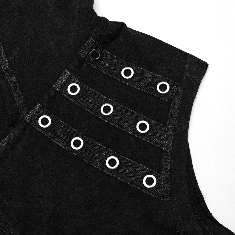 Nahaufnahme Detail schwarze distressed Gothic Kapuzen-Weste Hals und Schulter Hardware mit Lederriemen und Metallösen