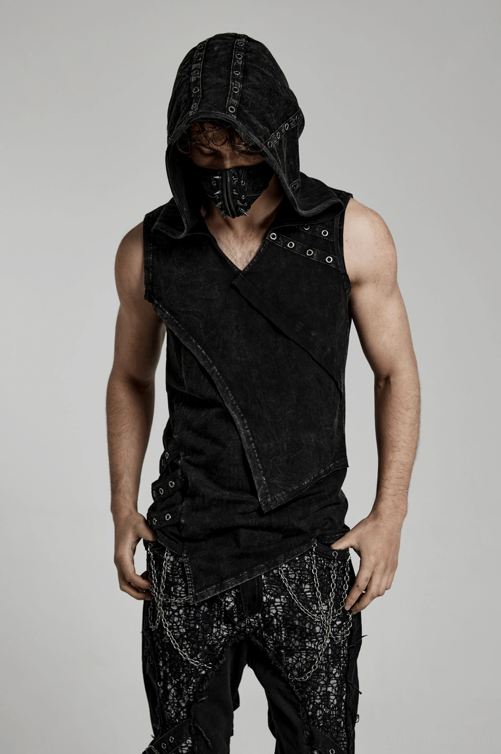 Schwarze distressed Gothic Kapuzen-Weste Textur und Material Detail zeigt 95% Baumwolle Elasthan Strick mit Ösen-Hardware