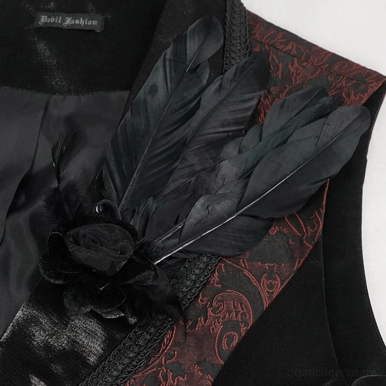 Schwarze feder-blüten-brosche nahaufnahme zeigt geschichtete schwarze federn und stoff-rosenblüte, detachierbare design für gothic-swallowtail-anzugweste, ornamentale accessoire-brosche