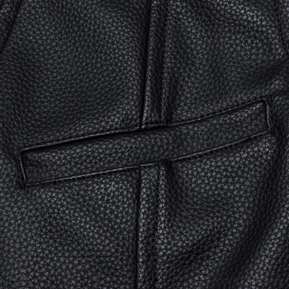 Schwarze geprägte Kunstleder-Oberflächentextur Detail der Gothic Anzugweste mit hochwertigem Handwerks-Finish