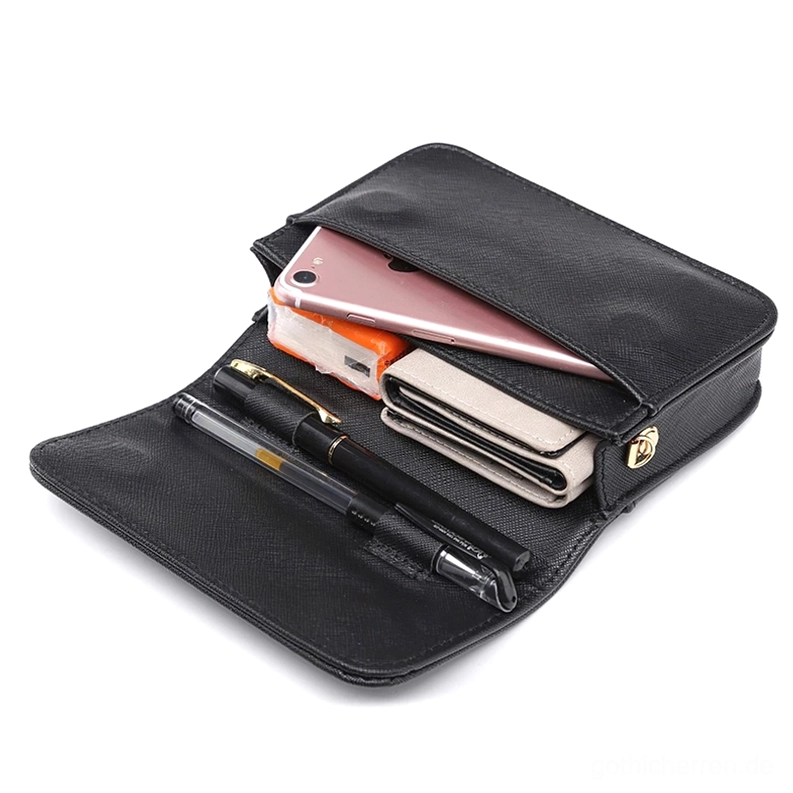 Geöffnete schwarze Gothic Leder-Bauchtasche - Geräumiger Innenraum mit Goldtone Metall-Schnappverschluss, perfekt für Smartphone und kleine Accessoires