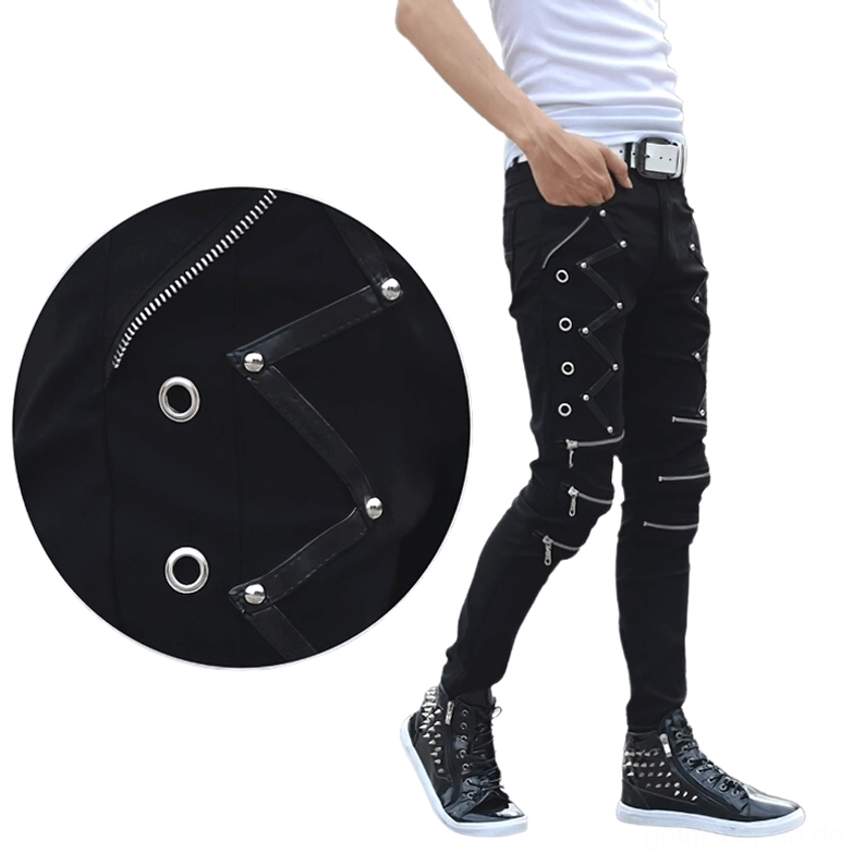 Schwarze gotische Biker-Jeans Nahaufnahme Detail von Ledergurten Metalllöchern und Reißverschluss-Hardware-Verzierung