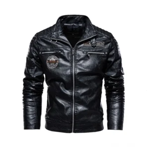 Schwarze Gothic Biker Lederjacke Frontansicht mit dualen Brustzipperpockets und Stand-up Kragen – Premium PU-Leder Motorradjacke mit sichtbarem Metallreißverschluss