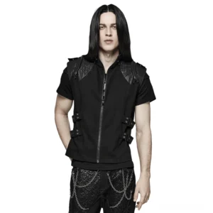 Vorderansicht der schwarzen Gothic-Buckle-Weste mit durchgehendem Reißverschluss, dualem Leder-Schulterpanzer und halbkreisförmigen Nieten auf männlichem Model mit langen Haaren