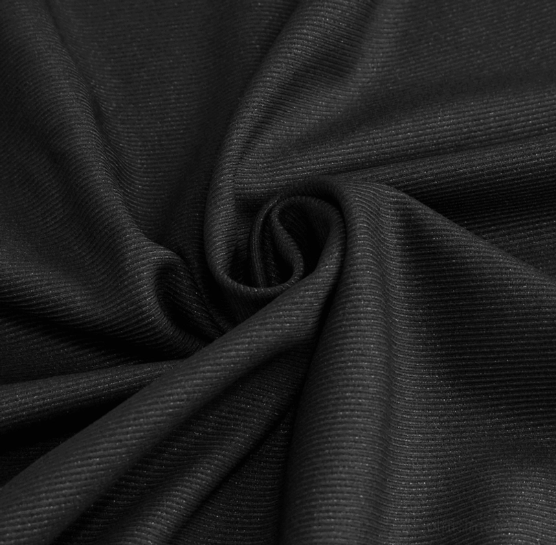 Schrägansicht schwarze Gothic Cargo-Hose Beinsaum und verjüngtes Bein-Silhouette Schnittdetail