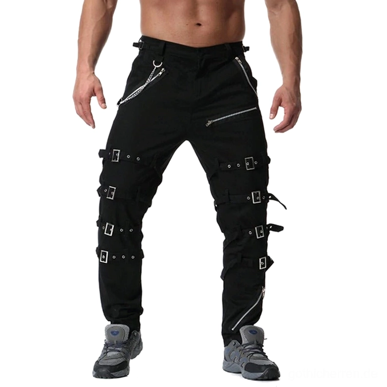Schwarze Gothic Cargo Hose mit Metallketten und dekorativen Reißverschlüssen Vorderansicht Ganzkörper auf weißem Hintergrund