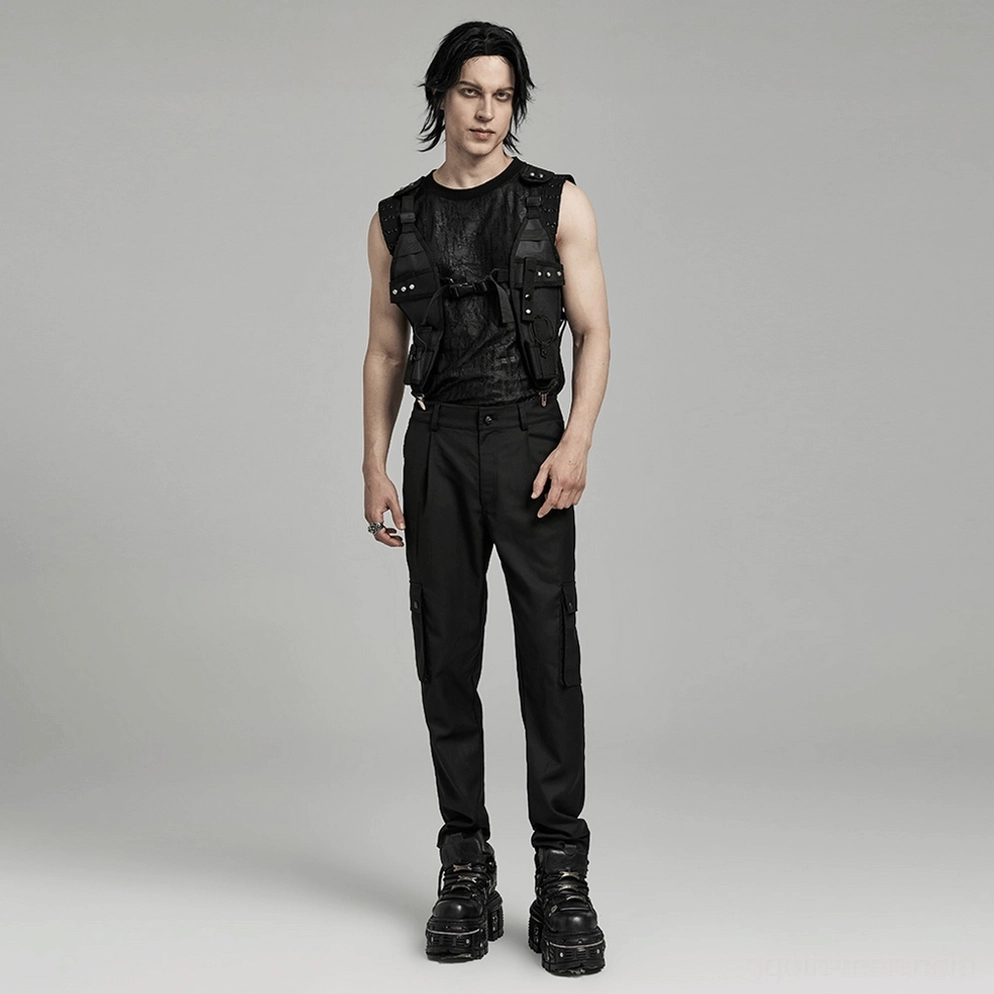 Vollständiges Styling mit schwarzer Gothic Cargohose, Vorderansicht Ganzkörper mit Tactical-Vest und Platform-Boots, Alternative-Komplettlook