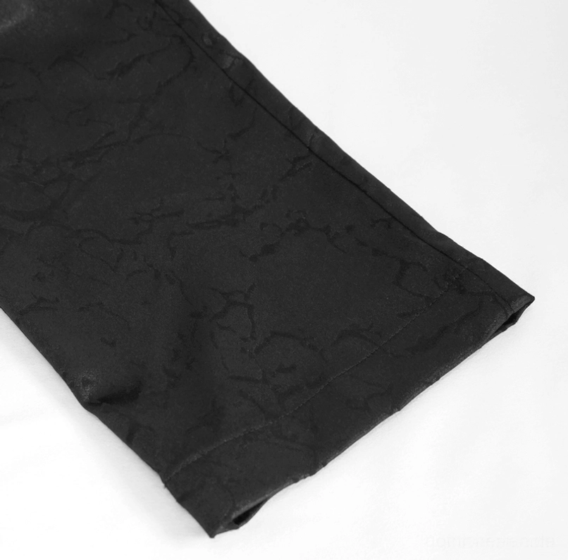Schwarze Gothic-Cargohose Saum-Detailaufnahme – präzisions-geschnittene Kante und durchgehende matt-schwarze Jacquard-Textur