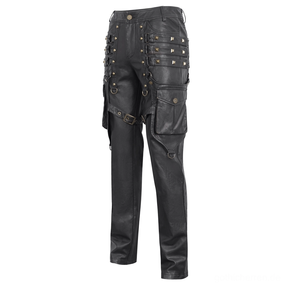 Linke Seitenansicht schwarzer Gothic-Faux-Ledercargohose für Herren mit Oberschenkelriemen, Klappentasche und Bronze-Hardware in Seitenwinkel-Perspektive