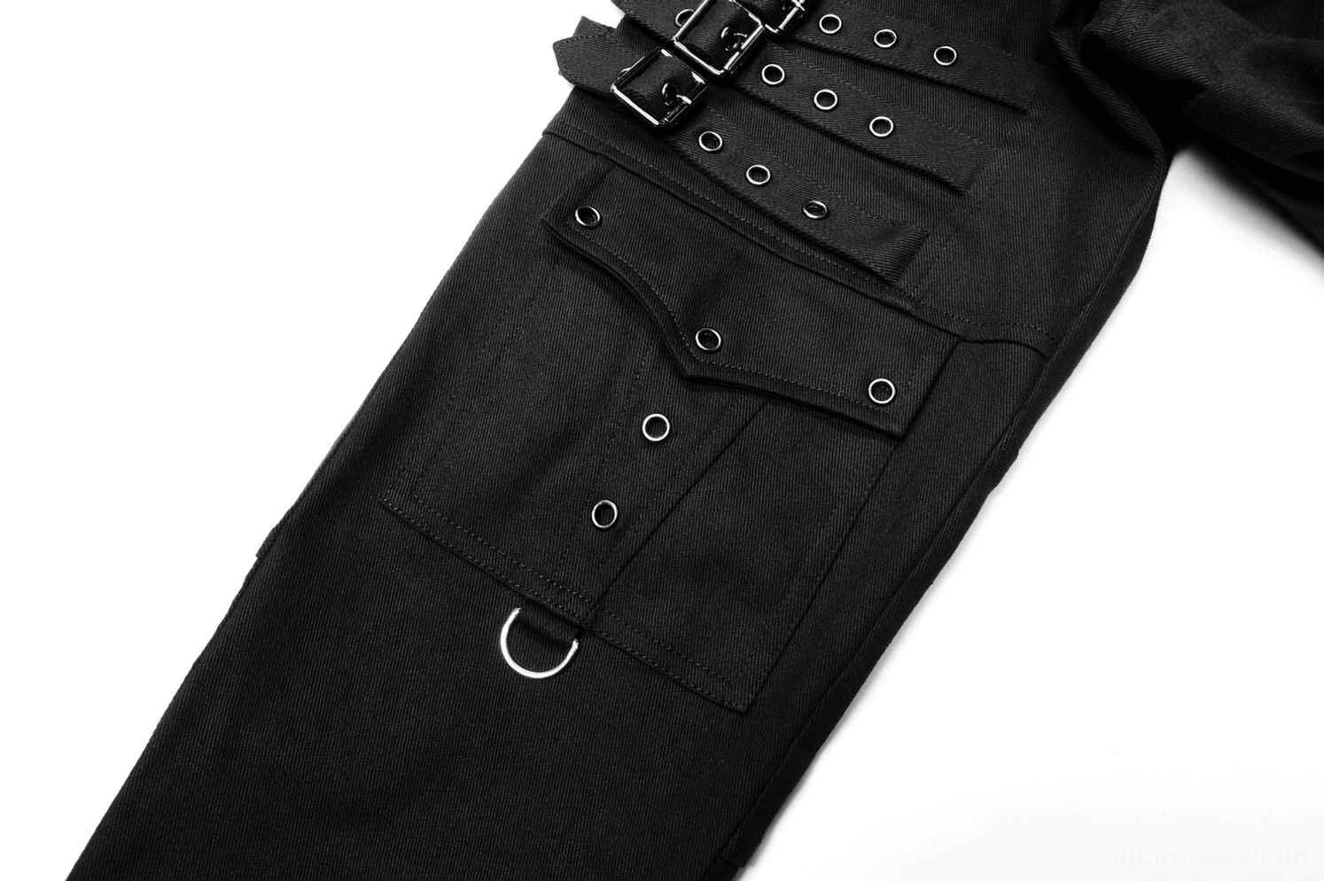 Schwarze Gothic-Cargohose Textur und Webstoff-Detail mit 99% Baumwolle Twill-Gewebe-Konstruktion auf schwarzer Herrenhose - Material- und Stoffqualität Nahaufnahme