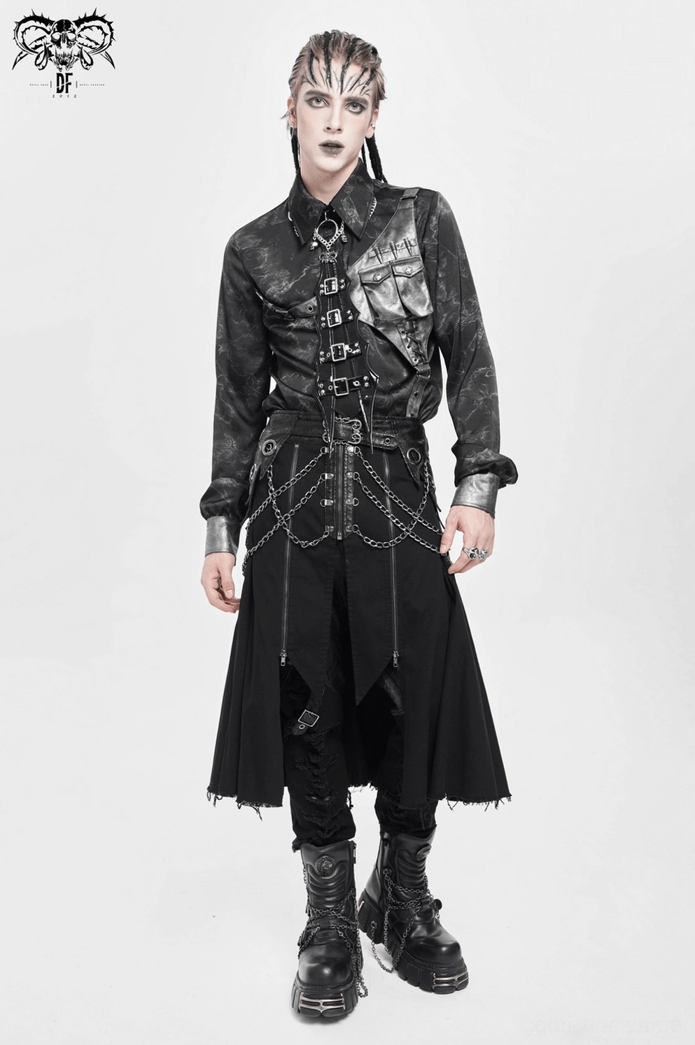Schwarze Gothic-Choker Produktdarstellung mit Fokus auf PU-Materialqualität und verstellbares Schnallenschließ-System