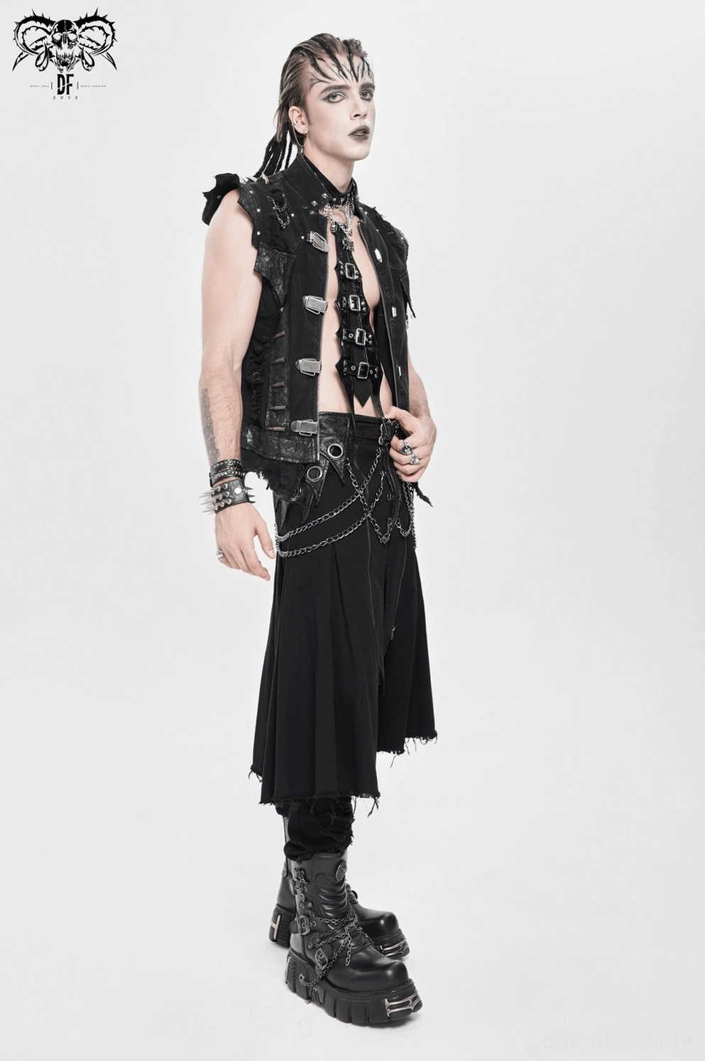 Schwarze Gothic-Punk-Choker mit Fledermauspendant und silbernen Kettendetails für Gothic-Subkultur-Enthusiasten und Alternative-Fans