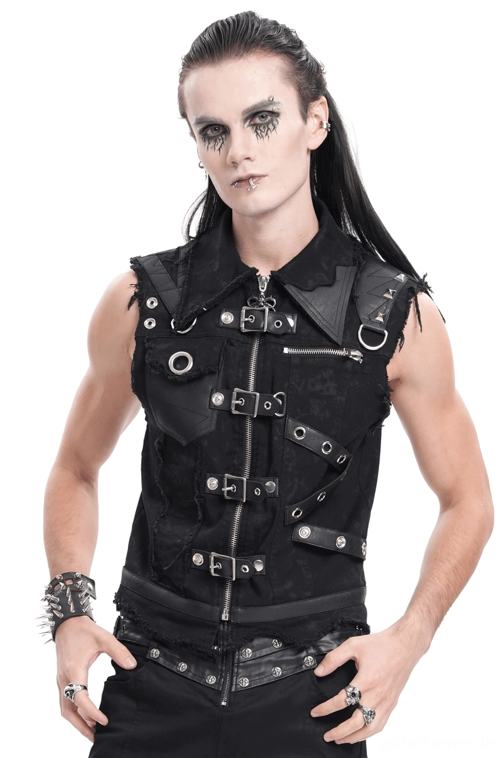 Schwarze Gothic Herrenweste mit Reißverschluss und Industrial Buckles Frontansicht auf Model mit Gothic Make-up