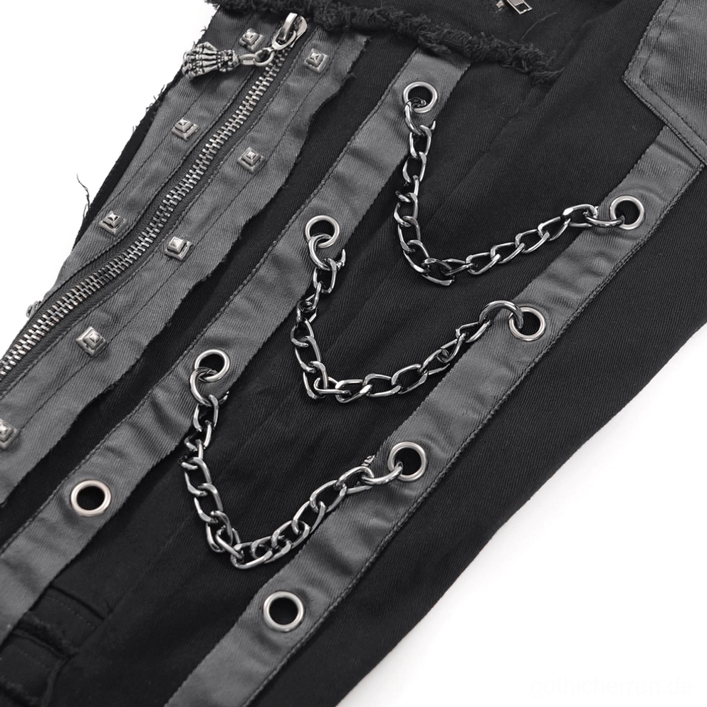 Oberschenkel und Beinbereich der schwarzen Gothic-Slim-Fit-Hose mit zerrissenen Panels, Kettenakzenten und Nieten-Trim