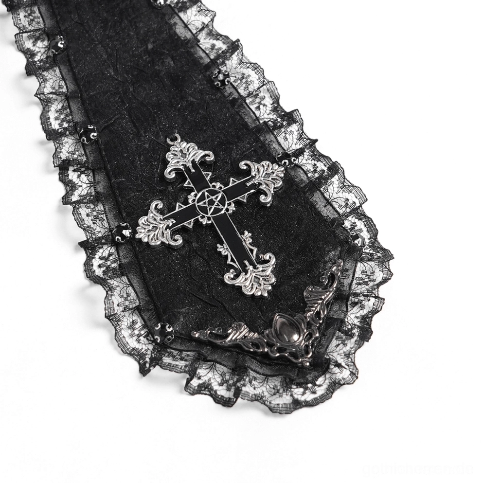Schwarze gothic jabot krawatte mit barocker spitzeneinfassung und viktorianischem kamee kreuzanhänger halsstück flachlage