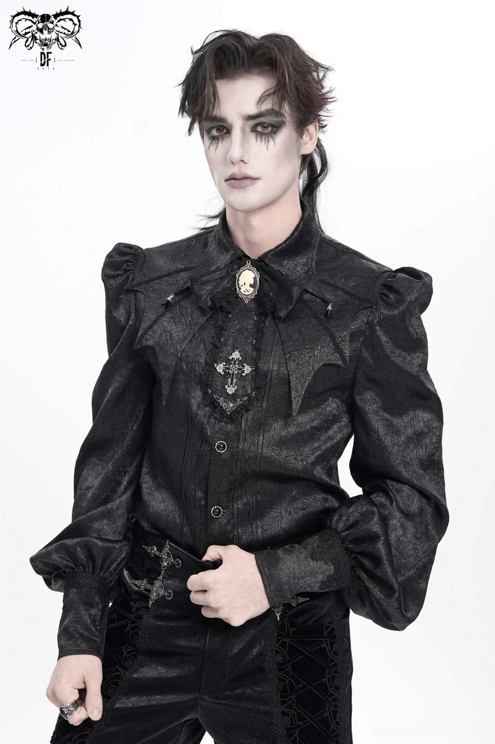 Schwarze gothic jabot krawatte primäres produktbild mit kompletten halsstück mit allen ornamentalen elementen und spitzeneinfassung