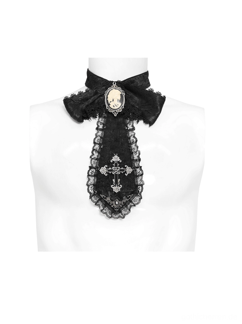 Vordere flachlage der schwarzen gothic jabot krawatte halsstück mit spitzenschleife, kamee-ornament und metallischem kreuzanhänger detail