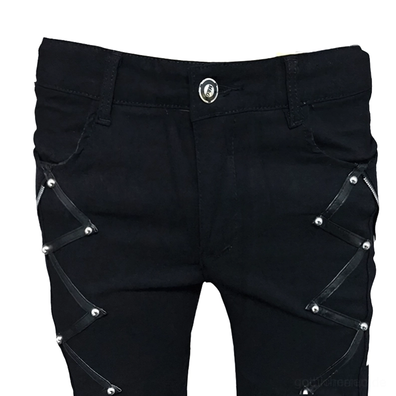Schwarze gotische Jeans Vorne Nahaufnahme zeigt Metallknöpfe und dekorative Reißverschluss-Riemen Akzente Detail