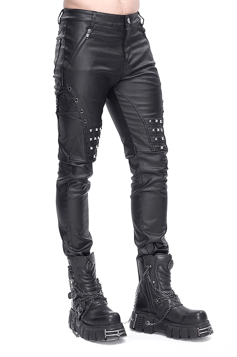 Herrenhose Gothic Lederhose schwarzes Leder Nieten-Knieblöcke Metallakzente Vorderansicht dreivier Blick männlicher Model