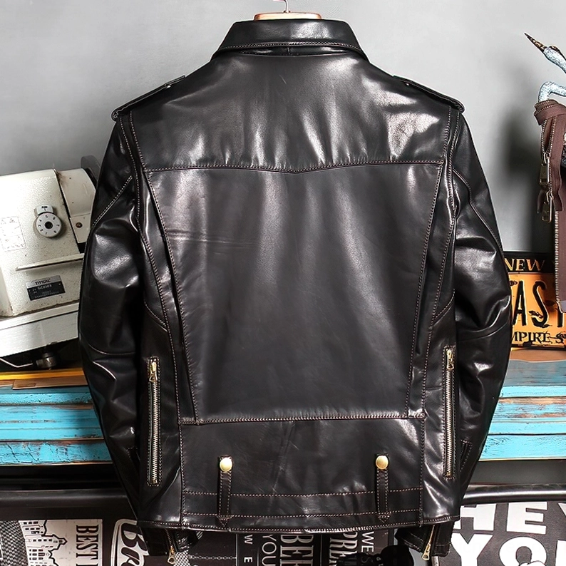 Schwarze Gothic Moto Lederjacke Rückseite mit ausgeprägtem Yoke-Stitching, seitlichen Belüftungsreißverschlüssen und Druckknopf-Anpassungen, Handwerk-Details