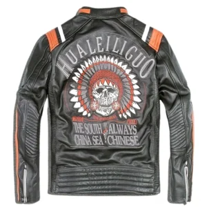 Schwarze Echtleder-Motorradjacke mit offener Vorderansicht, mehreren Reißverschlusstaschen, Brustwappen und charakteristischem Slim-Biker-Design aus hochwertigem gemasertem Leder