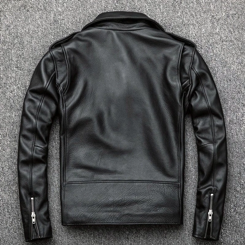 Schwarze Gothic Motorradjacke Rückansicht Ärmelreißverschlüsse tailierter Schnitt echtes Leder Rückendetails