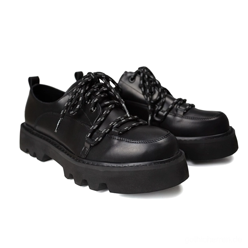 Schwarze gotische Platform Derby Schuhe mit reflektierenden Stern-Schnürsenkeln und massiver Lug-Sohle – Vorderansicht Paaraufnahme Alternative Fußbekleidung