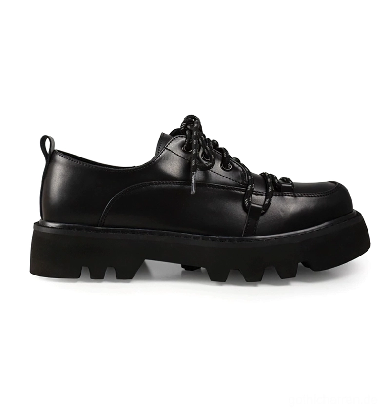 Herrenschuhe schwarze Chunky Platform Freizeitschuhe Seitenprofil Details zur Höhe und tiefem Lug-Profil – Seitliche Profilansicht mit Fersenerhöhung