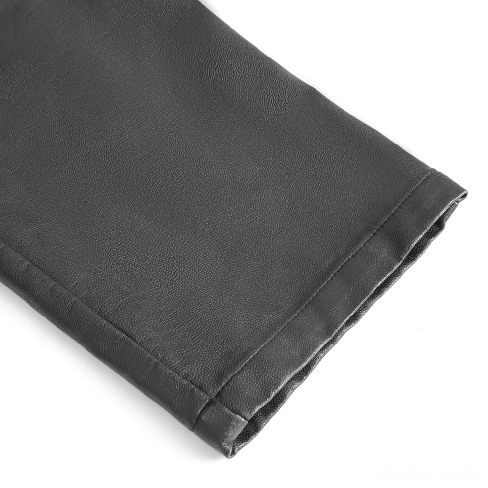 Zusätzliche Cargotasche und Seitendetail schwarzer Gothic-Punk-Kunstleder-Herrencargohose zeigt verstellbare Riemen und Konstruktionsqualität