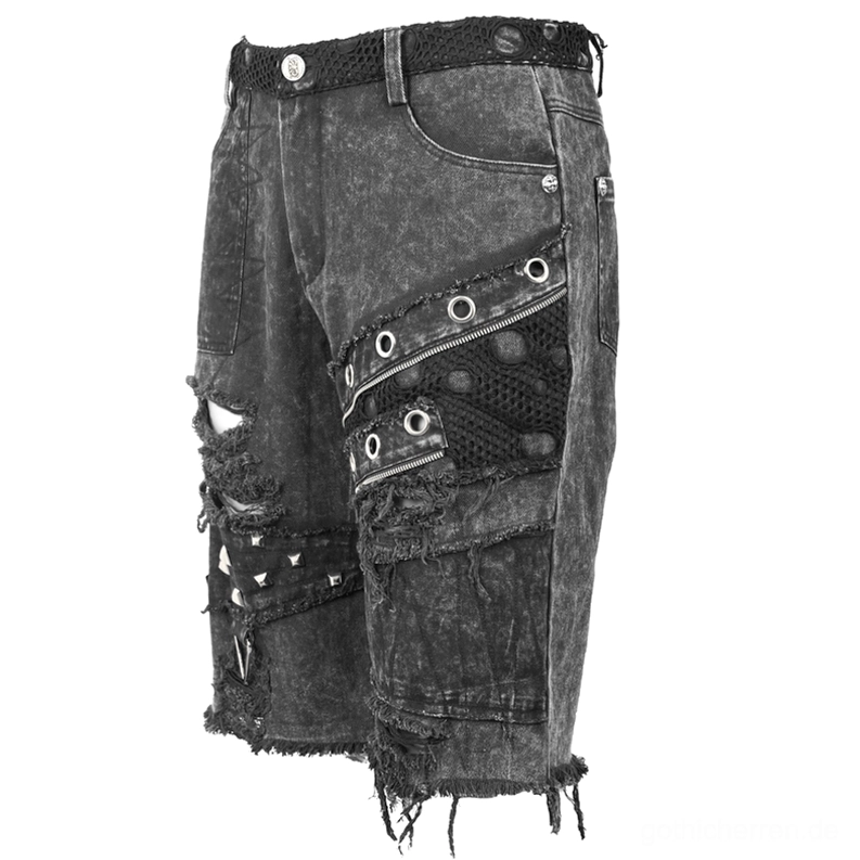 Dreiviertelvorderansicht von schwarzen Denim Shorts mit Mesh-Ösen-Panel und Nietenakzenten ausgefranstem rohem Saum Detail