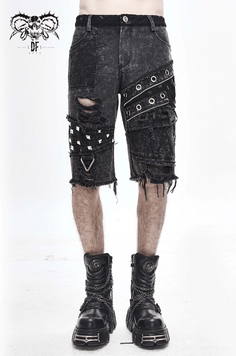 Schwarze Gothic-Punk Shorts detaillierte Ansicht von zerrissenen Abschnitten Metallnieten ausgefranstem Kanten und dekorativer Ösen-Platzierung