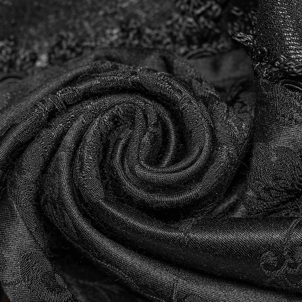 Schwarze Gothic-Röhrenhose mit Jacquard-Damast und Spitzenborten Stofftextur Nahaufnahme zeigt glänzendes Jacquard-Gewebe und Webmuster