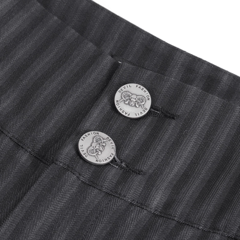 Nahaufnahme Doppelknopfverschluss Waisband schwarze Pinstripe Gothic Röhrenhose Hochbund Metallknöpfe