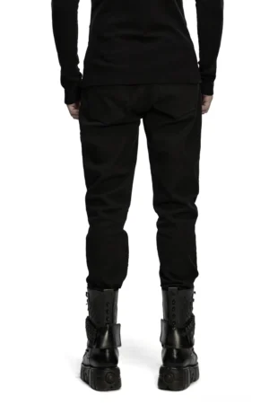 Schwarze Gothic Slim-Fit Hose mit Mesh-Paneelen in Rückansicht auf Modell, zeigt minimalistische Rückentaschen und Hüftgurt
