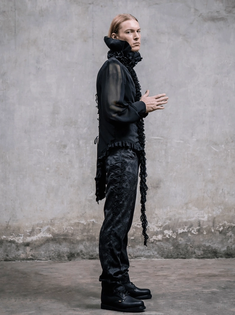 Seitendetail schwarzer Jacquard Gothic Röhrenhose mit Damast-Muster und taillierten Fit-Konstruktion, Schneiderei-Qualität und raffinierte Passform-Verarbeitung deutlich sichtbar