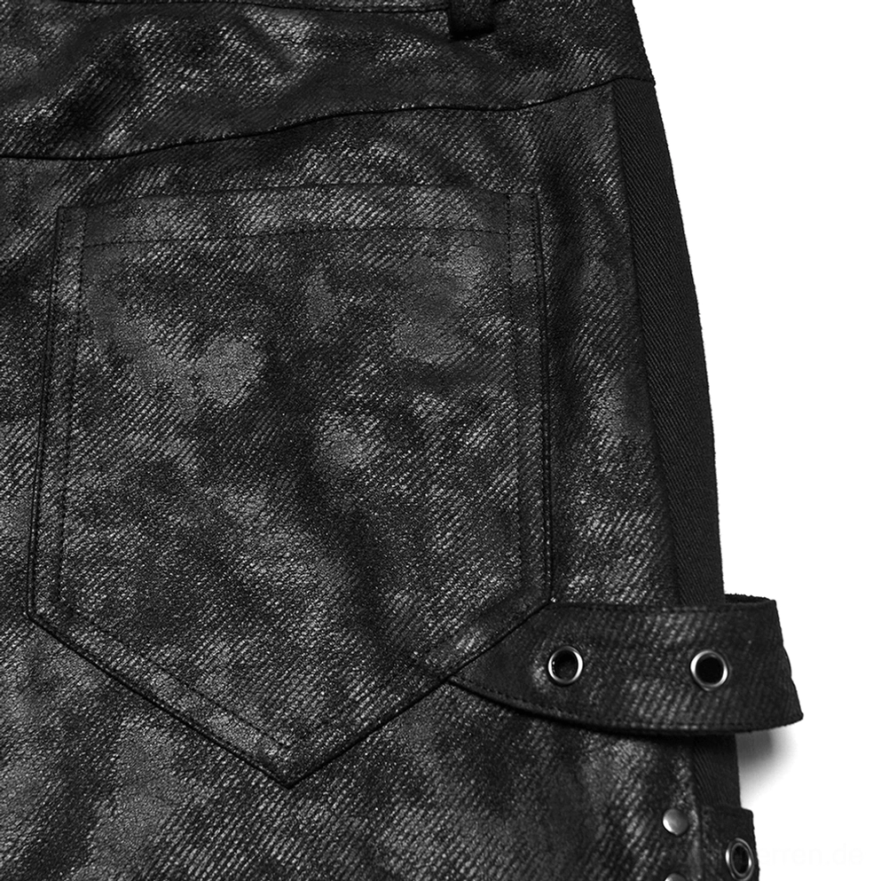 Schwarze distressed Gothic Slim-Fit Röhrenhose Gesäßtasche Detail mit Naht und seitlichem Metall-Ösen-Strap