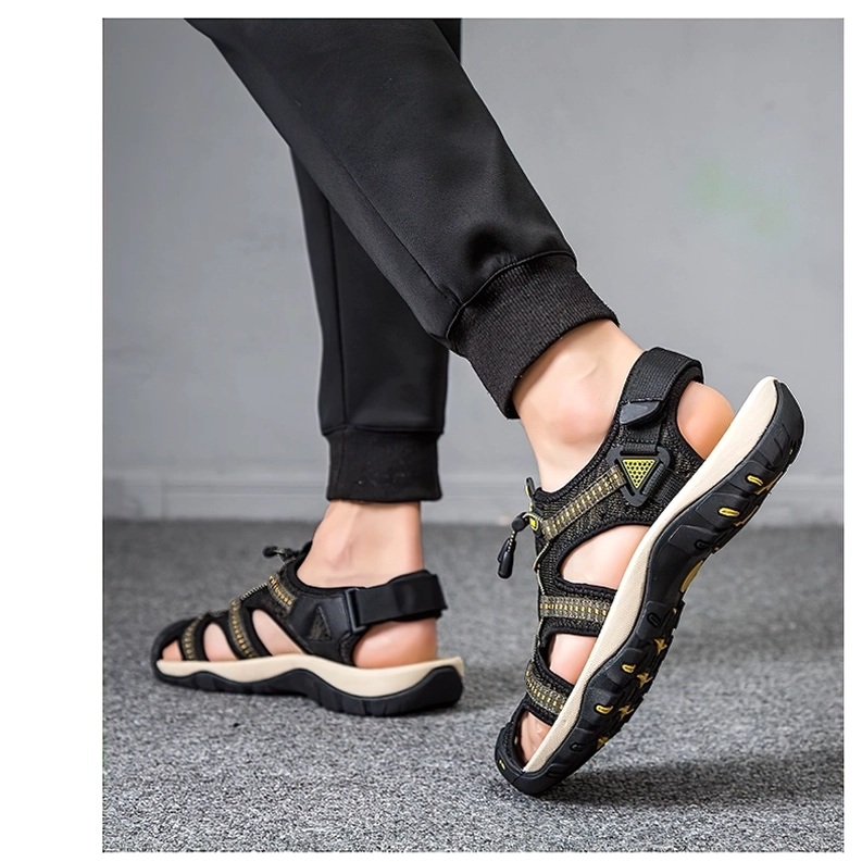 Schwarze Gothic Sandalen Rückseite Ansicht Sohle Muster Anzeige Kordelzugverschluss Detail rutschfeste Oberfläche Heel View