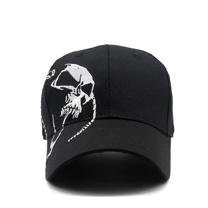 Schwarze Gothic Skull Baseball Kappe mit frontal positionierter weißer Totenkopf-Stickerei, direkte Frontansicht, statement-making Motiv, Alternative Fashion Kopfbedeckung