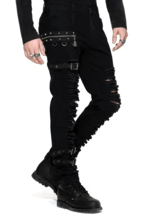 Schwarze Gothic Slim-Fit Röhrenhose mit Schnallenhardware in Seitenansicht auf männlichem Model – zeigt die schlanke Passform und industrielle Schnallenriemen an Oberschenkeln und Waden