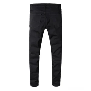 Schwarze Gothic Slim Jeans Rückansicht mit Patch-Taschen und Nieten Details