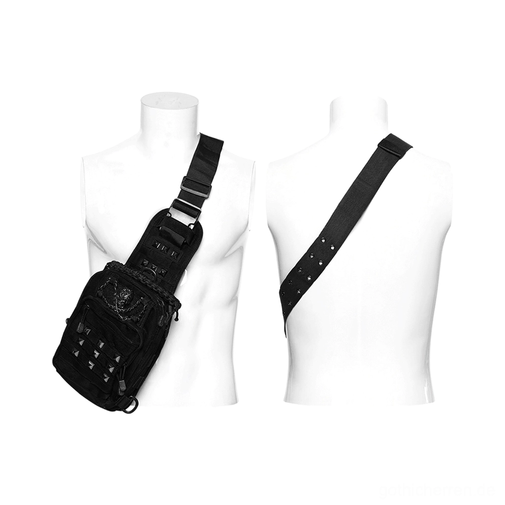 Schwarze Gothic Sling-Tasche Vorder- und Seitenansicht – Totenkopf-Ornament und pyramidenförmige Nieten auf strukturiertem Nylon-Oxford-Stoff