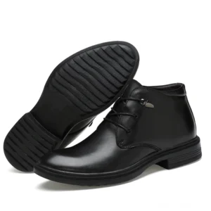Schwarze Gothic Stiefel Gummilaufsohle Profilmuster Detail Seitenprofil niedriger Blockabsatz Konstruktion