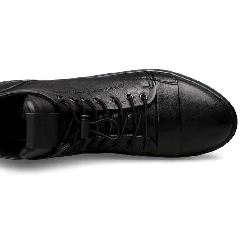Schwarze Gothic Combat Stiefel Herren Rückansicht Schnürsystem Fersenlasche Dreiviertelperspektive