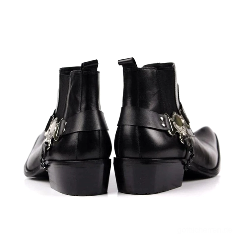 Schwarze Leder Gothic Stiefel Rückansicht mit dekorativer silberner Hardware und westlichem Schnallen-Design