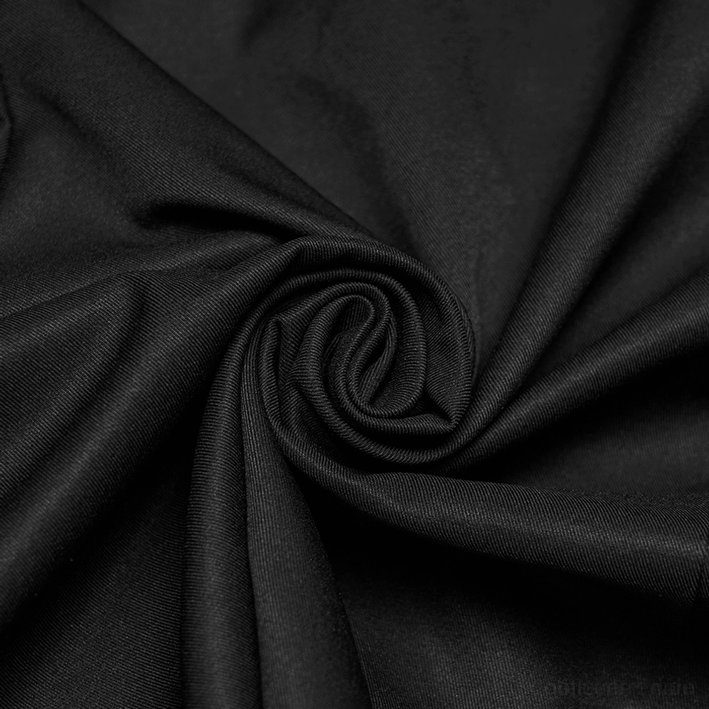 Stilisiertes Produktfoto der schwarzen Gothic Techwear Utility Jacke mit Studio-Beleuchtung, betont die lockere Fledermaus-Ärmelsilhouette und gotische Designsprache