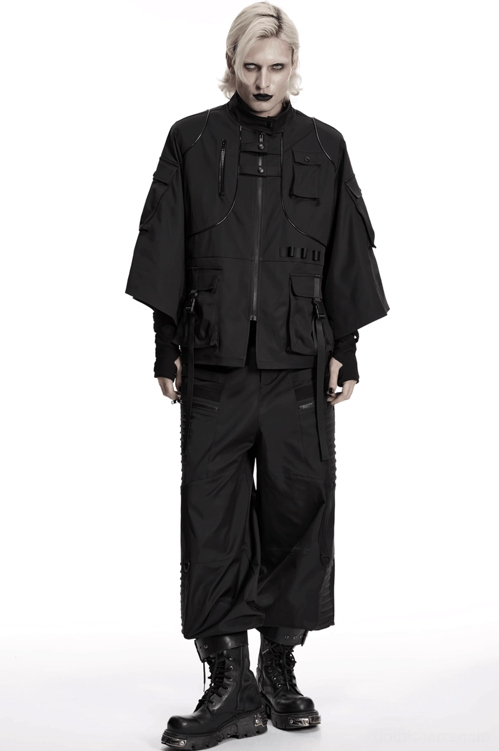 Schwarze Gothic Techwear Utility Jacke mit kompletter taktischer Hardware, unteren Riemen und funktionalen Designelementen für enthusiastische Techwear-Träger