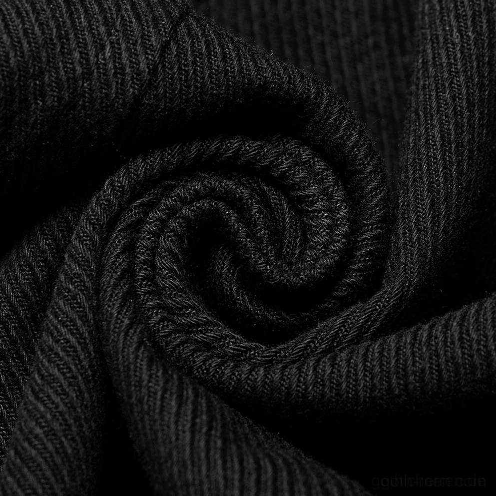Schwarze Gothic Weste mit Metallnieten auf weißem Hintergrund präsentiert, zeigend Gesamtssilhouette, strukturierte Regular-Fit Passform und alle Hardware-Elemente